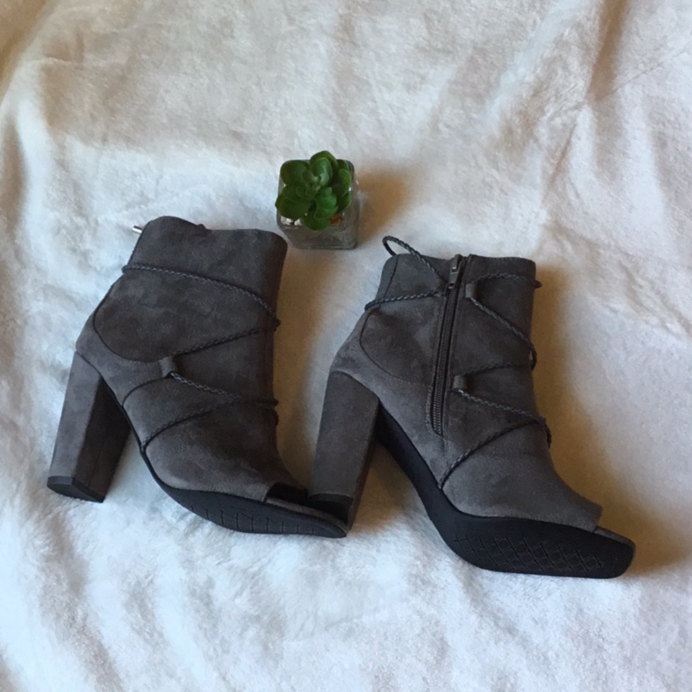 💥SOLD!Rialto Milan Suede Peep toe Booties - Picture 2 of 7
